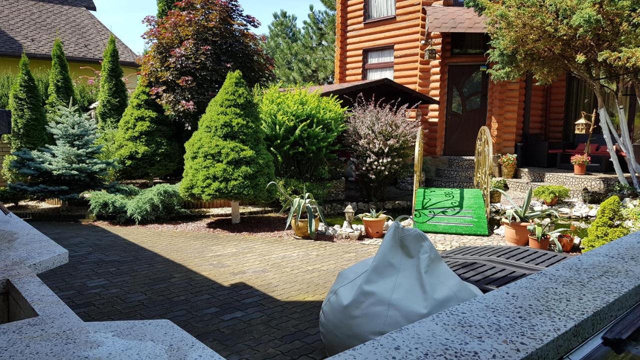 Luxury Apartments With Pool And Sauna In The Villa Černivci Esterno foto