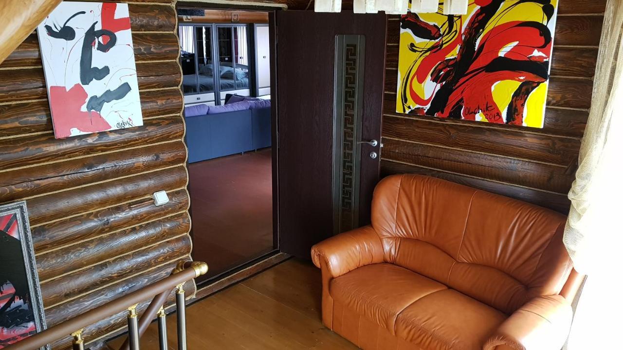 Luxury Apartments With Pool And Sauna In The Villa Černivci Esterno foto