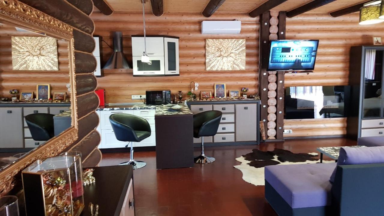 Luxury Apartments With Pool And Sauna In The Villa Černivci Esterno foto