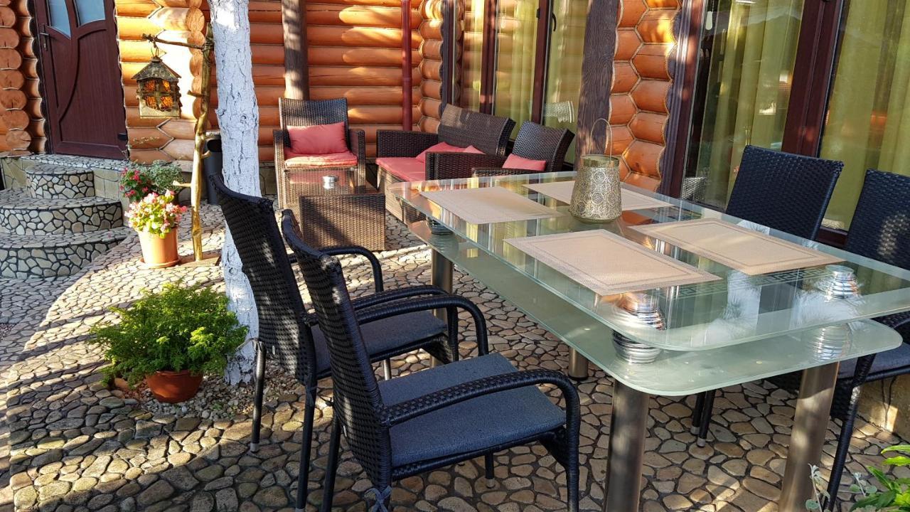 Luxury Apartments With Pool And Sauna In The Villa Černivci Esterno foto