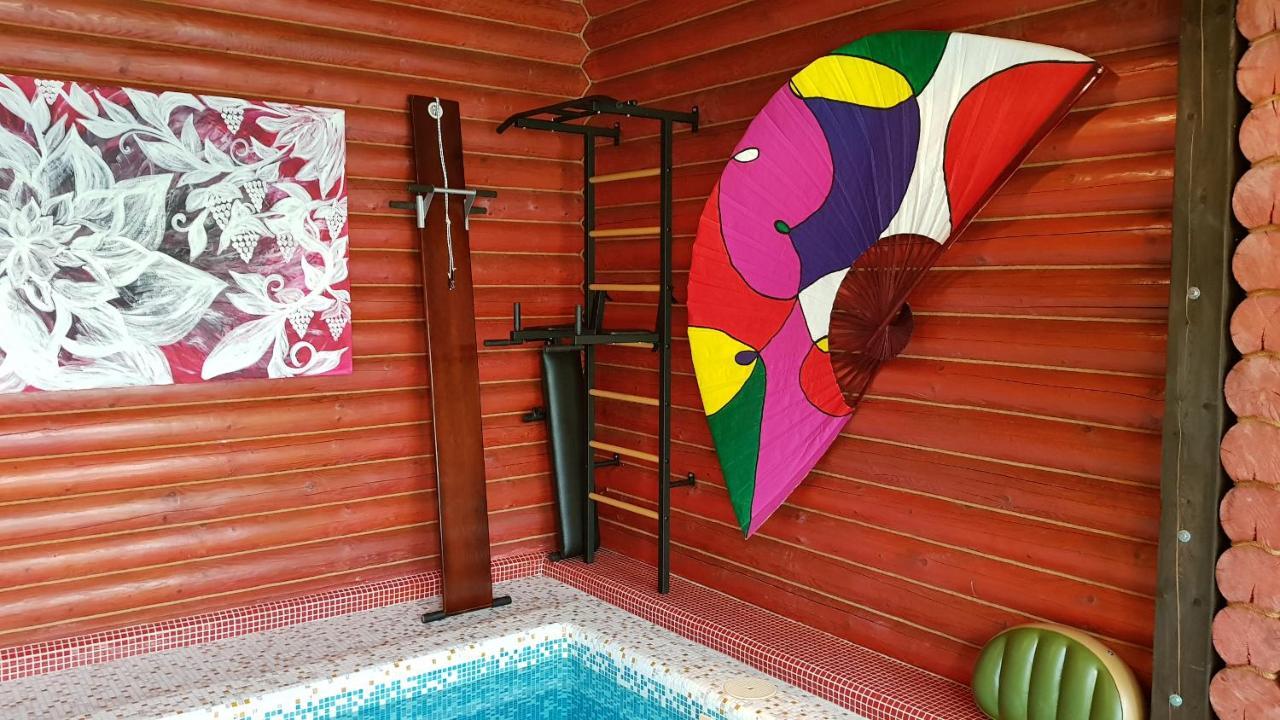 Luxury Apartments With Pool And Sauna In The Villa Černivci Esterno foto