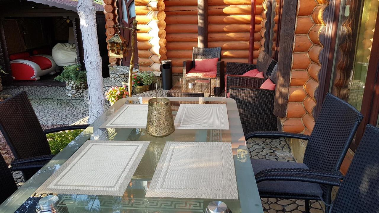 Luxury Apartments With Pool And Sauna In The Villa Černivci Esterno foto