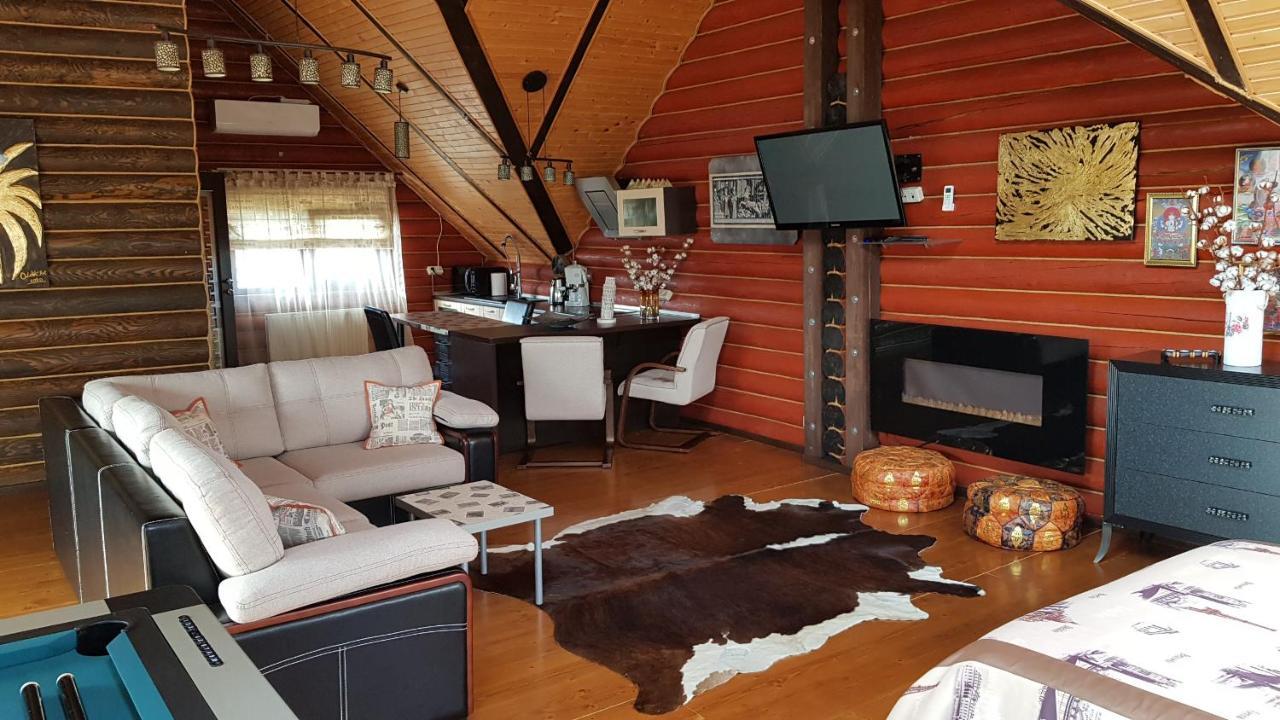 Luxury Apartments With Pool And Sauna In The Villa Černivci Esterno foto