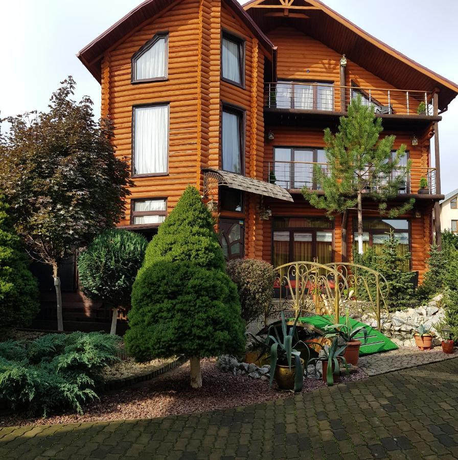 Luxury Apartments With Pool And Sauna In The Villa Černivci Esterno foto