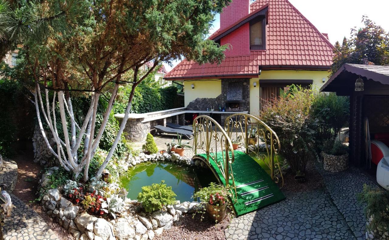 Luxury Apartments With Pool And Sauna In The Villa Černivci Esterno foto