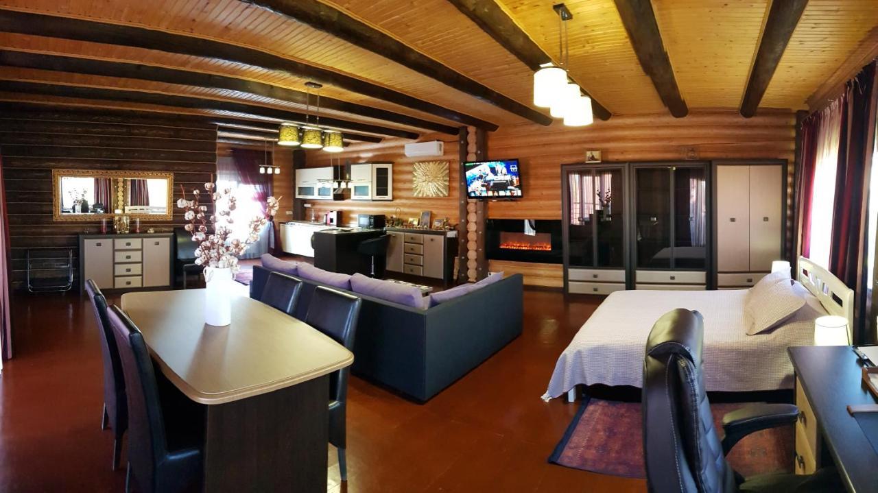 Luxury Apartments With Pool And Sauna In The Villa Černivci Esterno foto