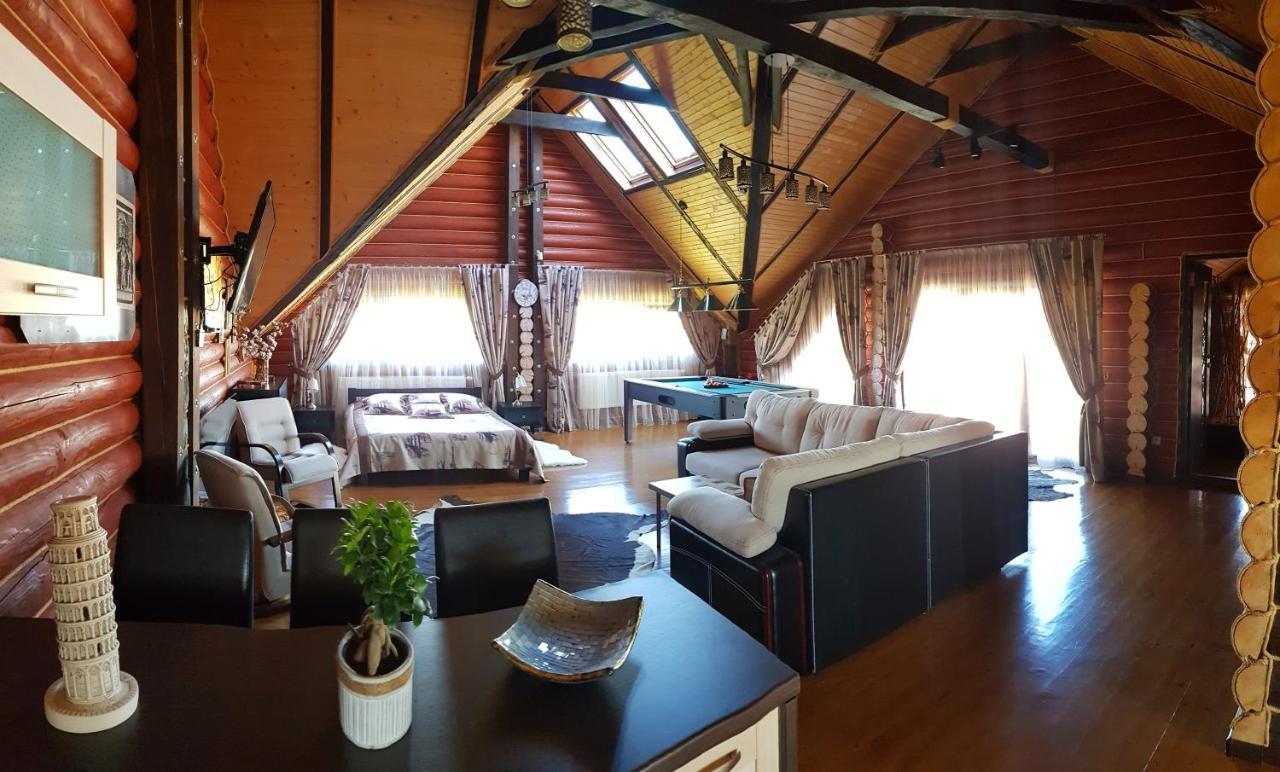 Luxury Apartments With Pool And Sauna In The Villa Černivci Esterno foto