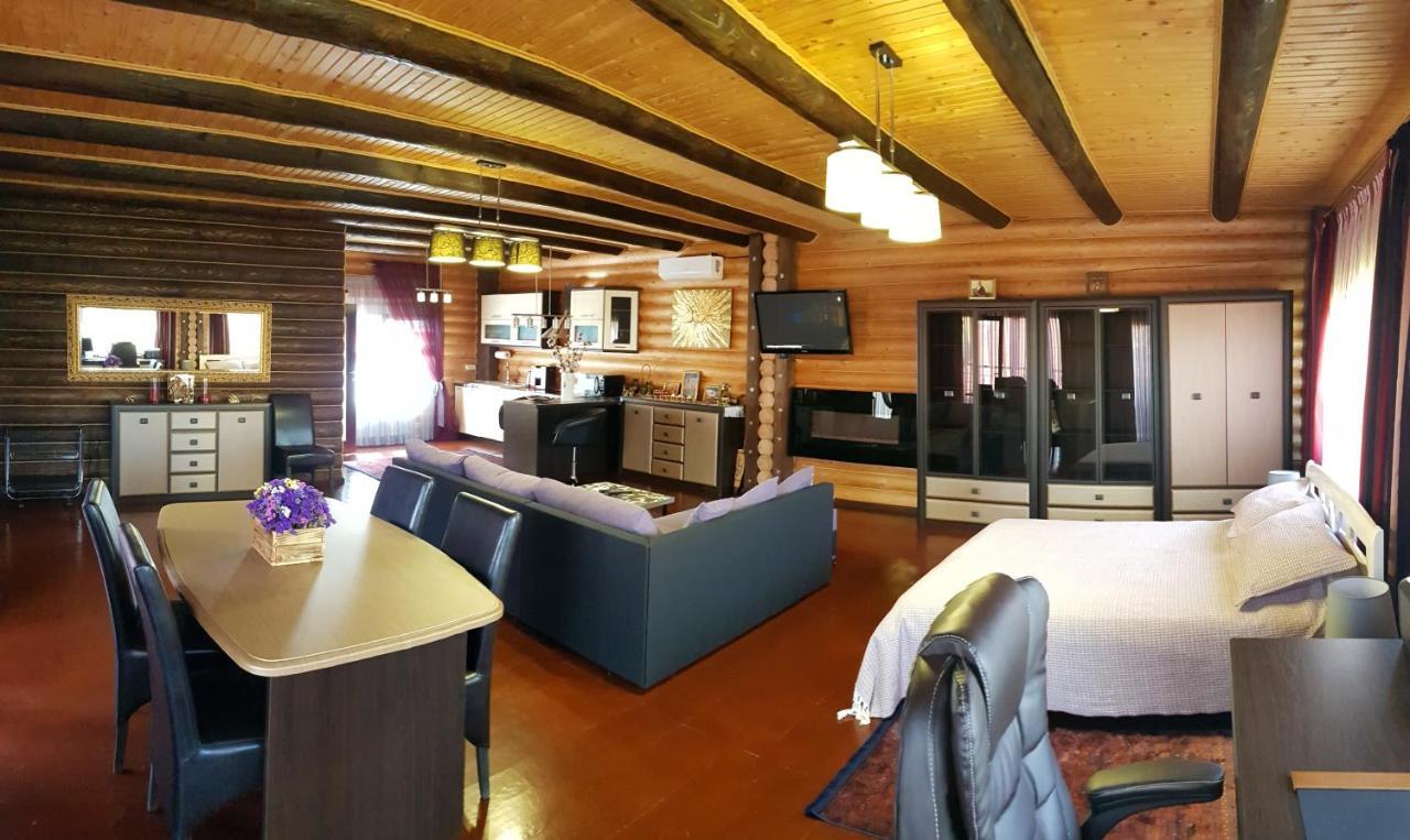 Luxury Apartments With Pool And Sauna In The Villa Černivci Esterno foto
